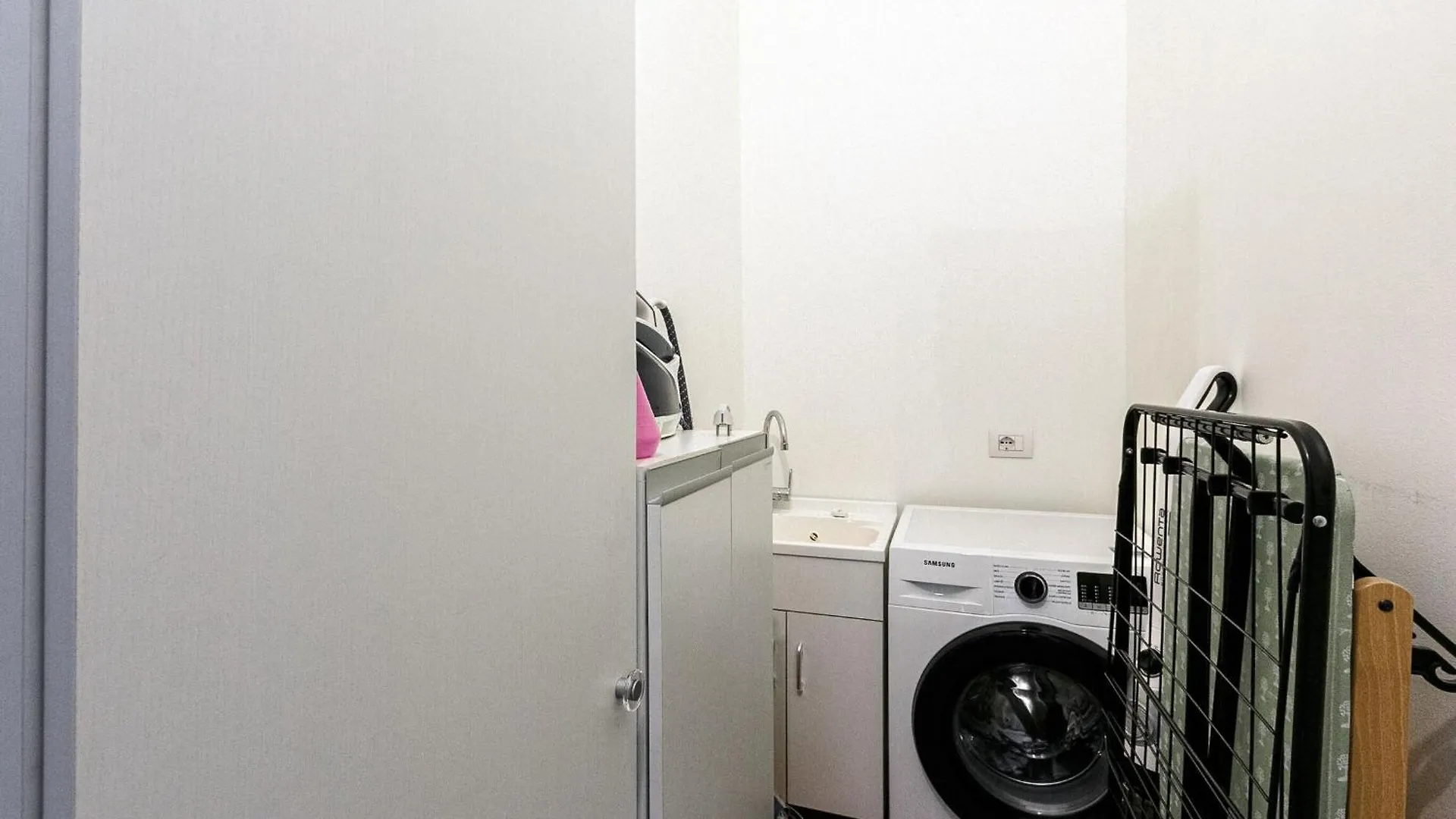 1Br Apartment Uberto Visconti Di Modrone A With Balcony In 밀라노 0*,  이탈리아