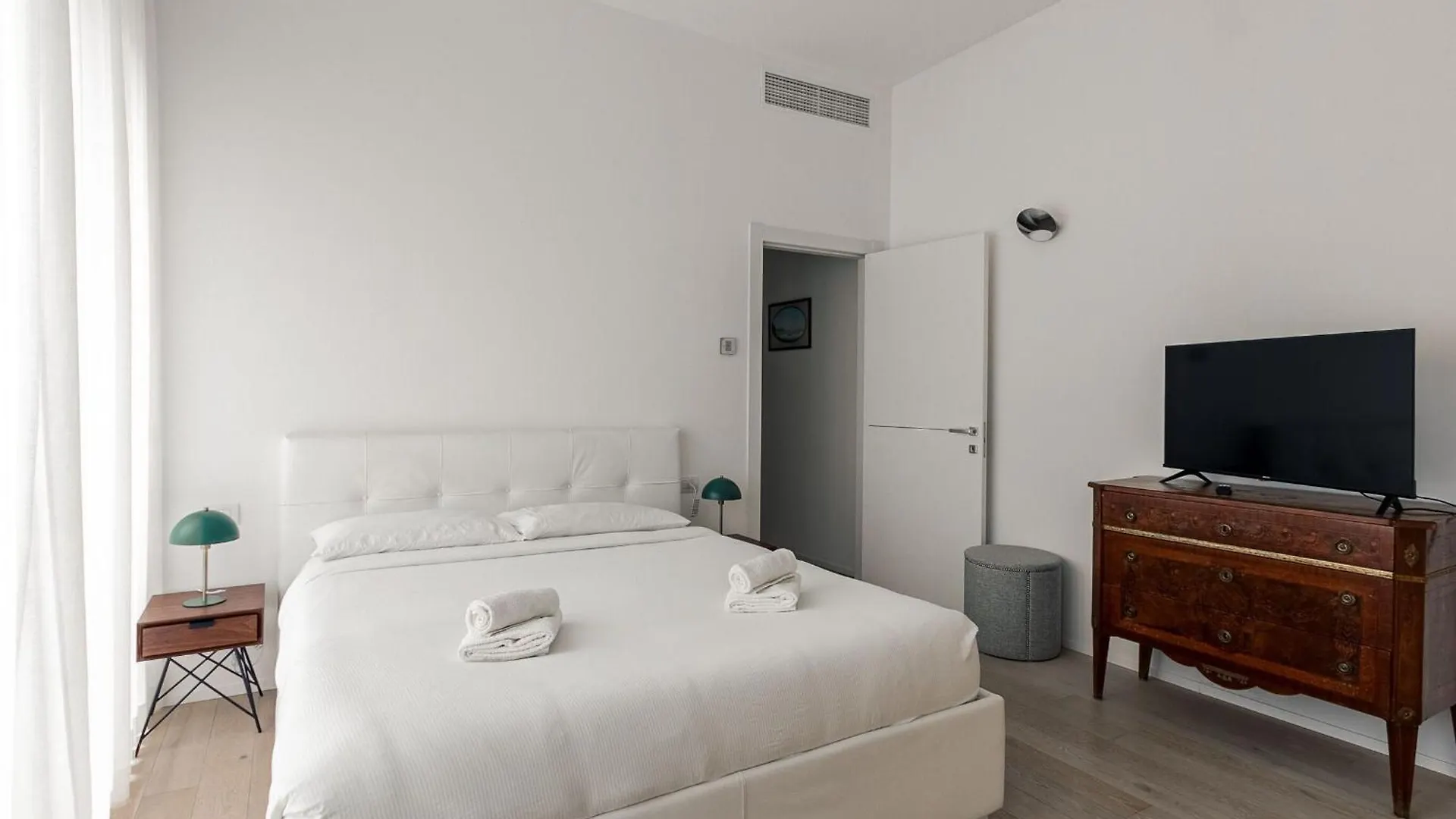 1Br Apartment Uberto Visconti Di Modrone A With Balcony In Milan 0*,
