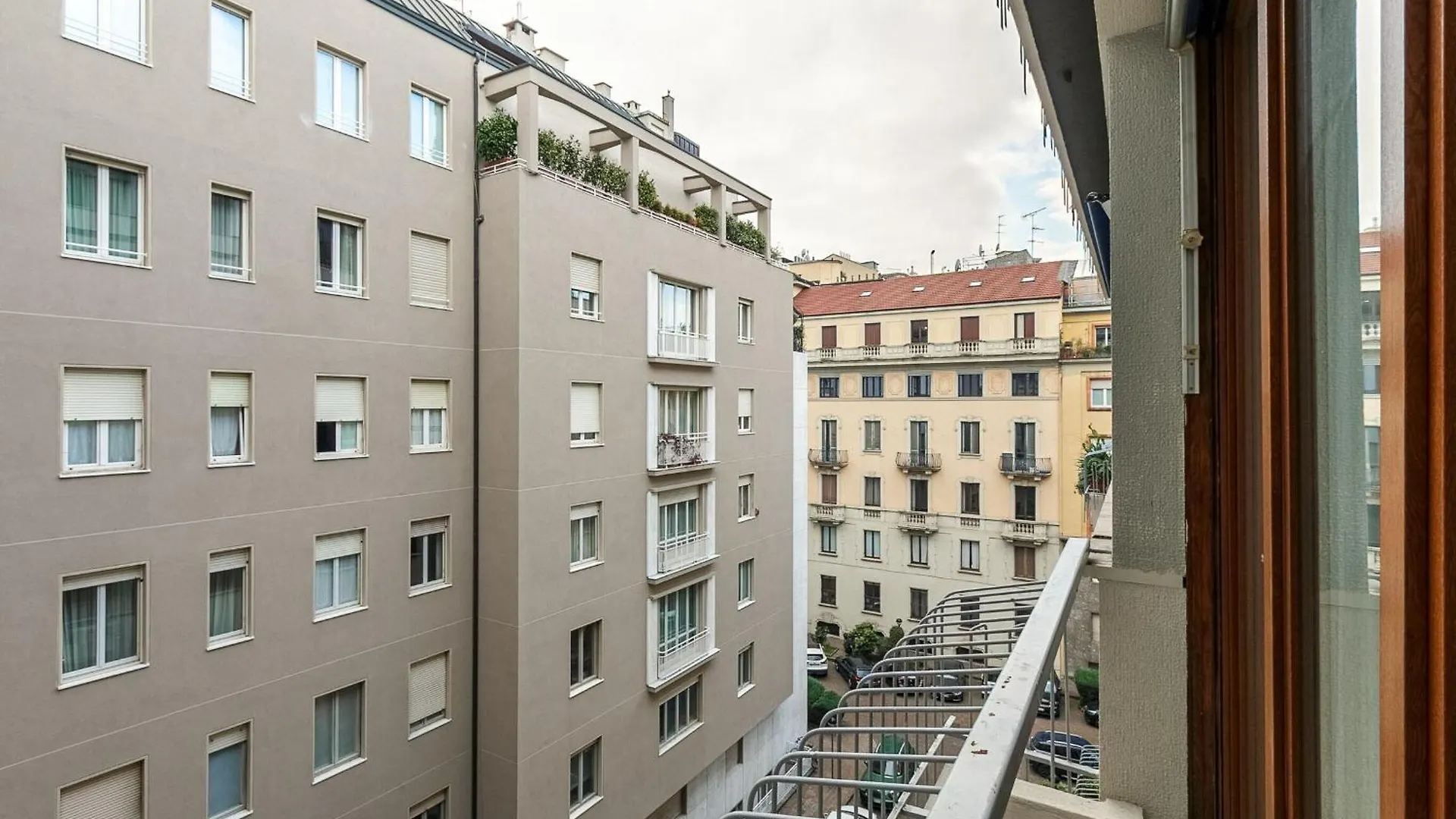 1Br Apartment Uberto Visconti Di Modrone A With Balcony In Milan 0*,  Italy