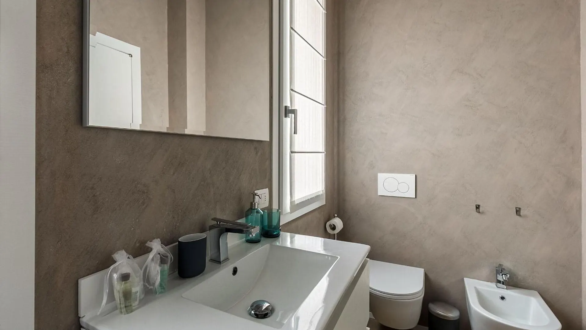 1Br Apartment Uberto Visconti Di Modrone A With Balcony In Milan