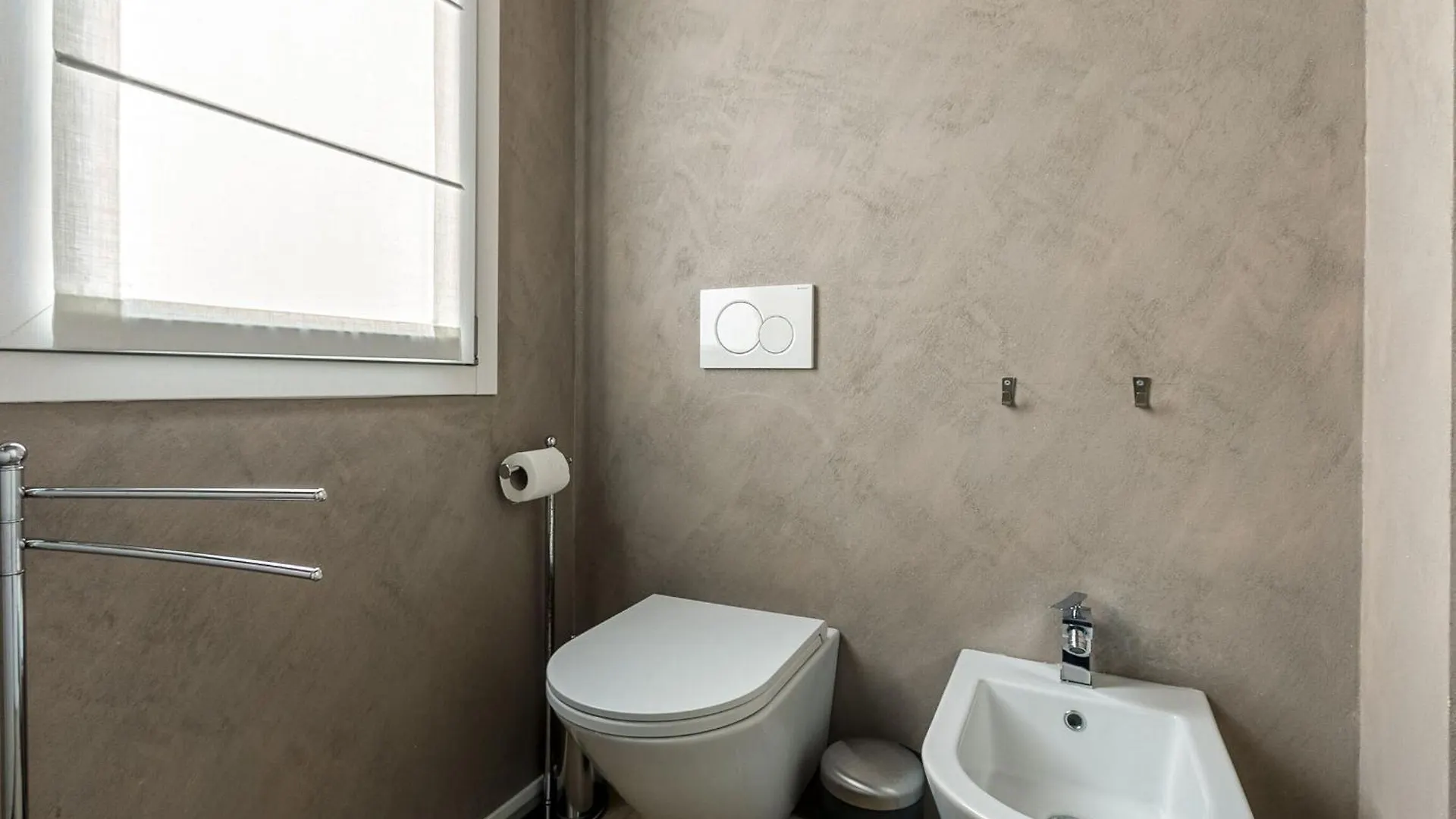 1Br Apartment Uberto Visconti Di Modrone A With Balcony In Milan