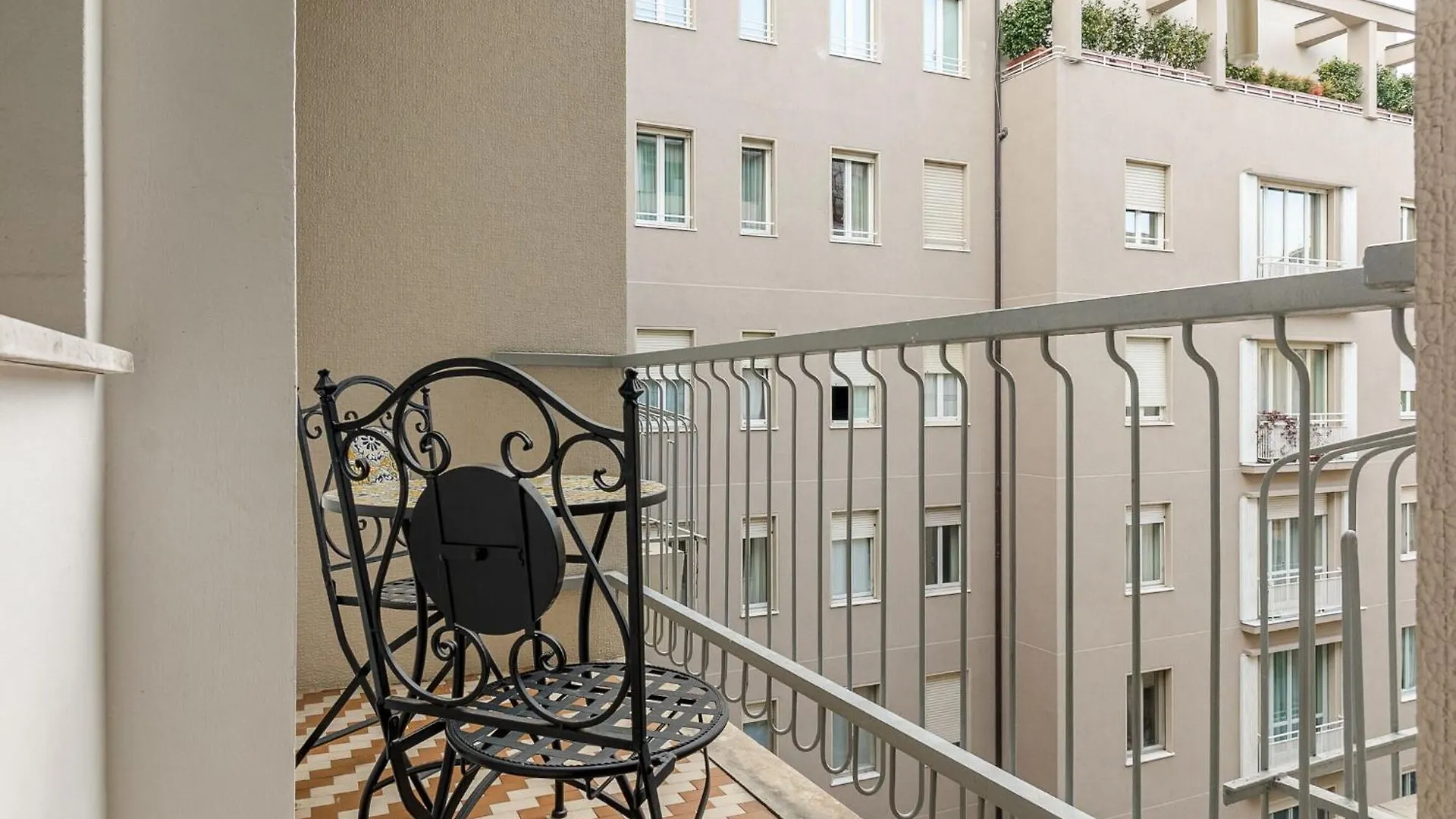 1Br Apartment Uberto Visconti Di Modrone A With Balcony In Milan
