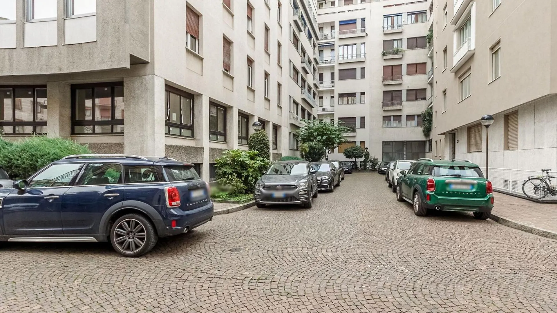 1Br Apartment Uberto Visconti Di Modrone A With Balcony In Milan