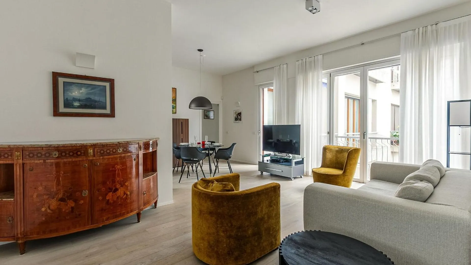 1Br Apartment Uberto Visconti Di Modrone A With Balcony In Milan Italy