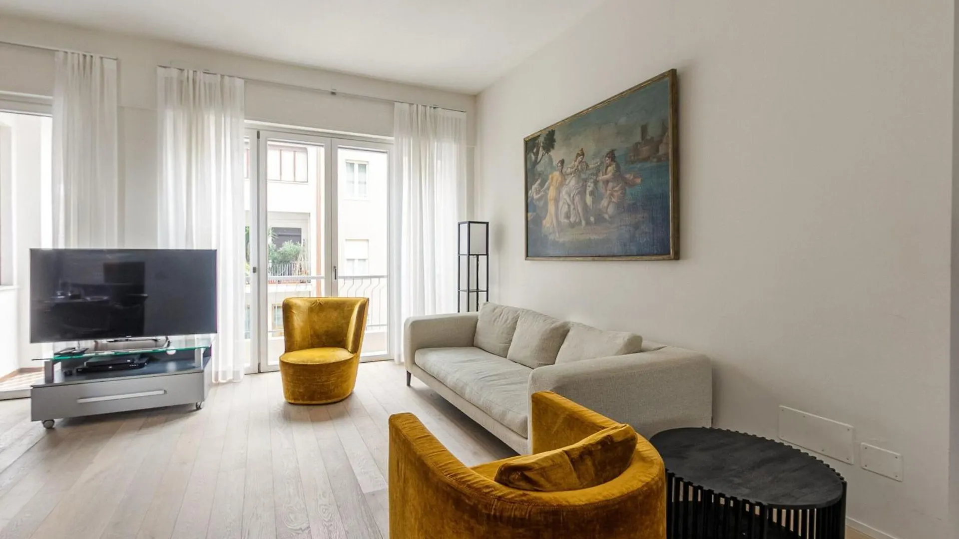 1Br Apartment Uberto Visconti Di Modrone A With Balcony In Milan