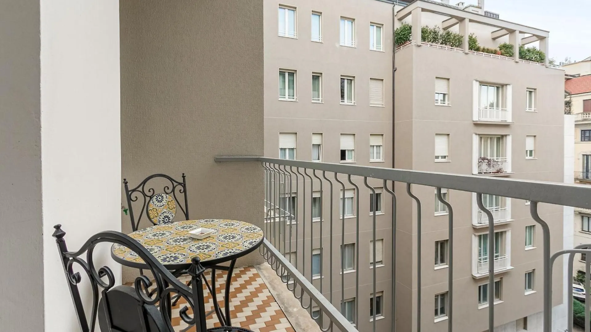 1Br Apartment Uberto Visconti Di Modrone A With Balcony In Milan