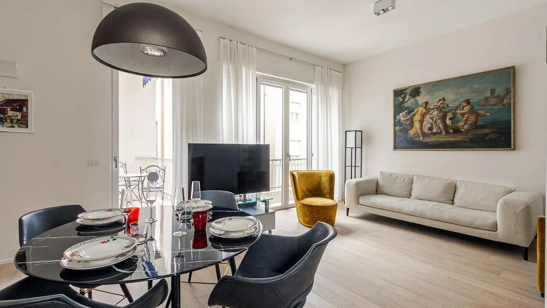 1Br Apartment Uberto Visconti Di Modrone A With Balcony In Milan